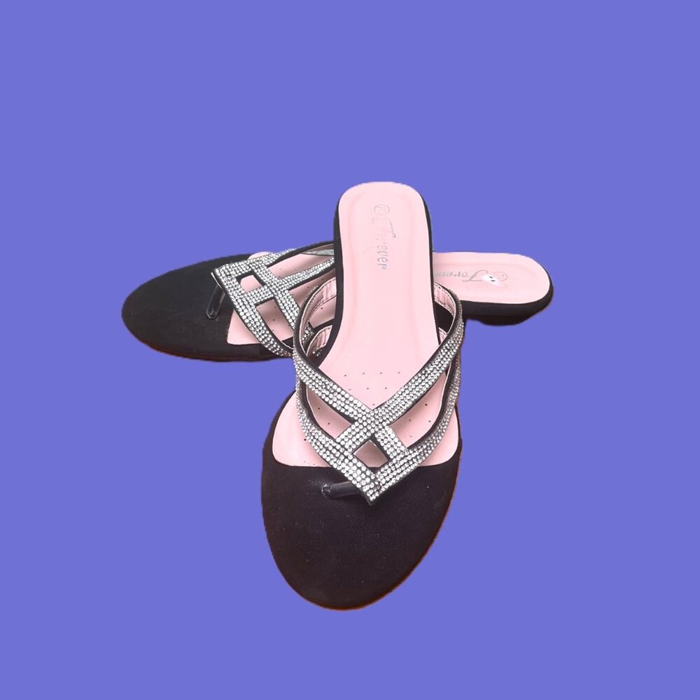 Forever Women’s Rhinestone Bling Thong Sandals Black Size 7.5 slip on NWOT